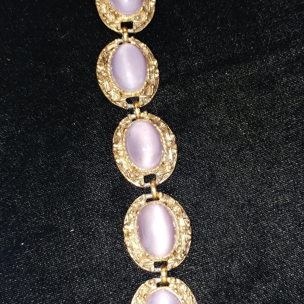 Pretty Lavender Opalescent Cats-eye Cabochon Gold Tone  Etruscan Style Bracelet